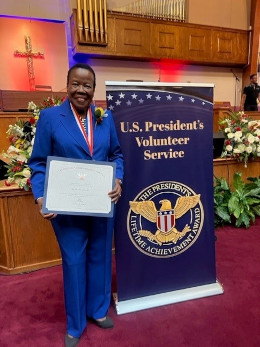 Jan Adams receiving Livetime Achievement Award 